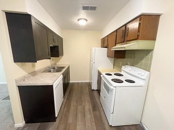 4th image of 714 Humboldt St APT 1