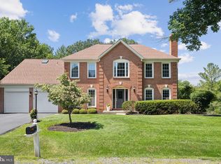 9802 Days Farm Dr, Vienna, VA 22182