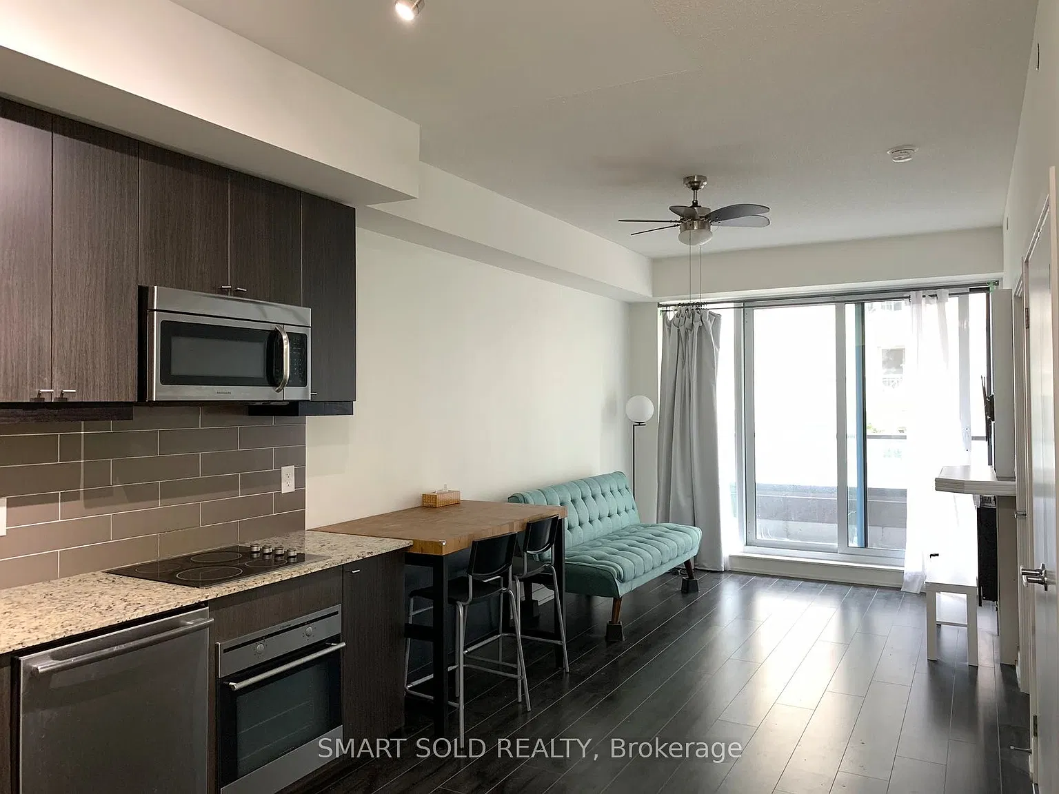 18 Rean Dr — Photo 3
