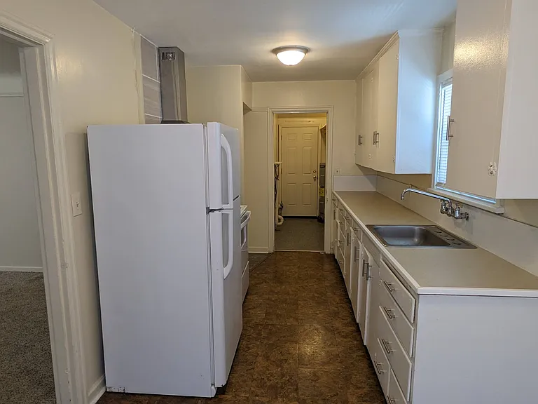 1066 Howard St SE — Photo 9