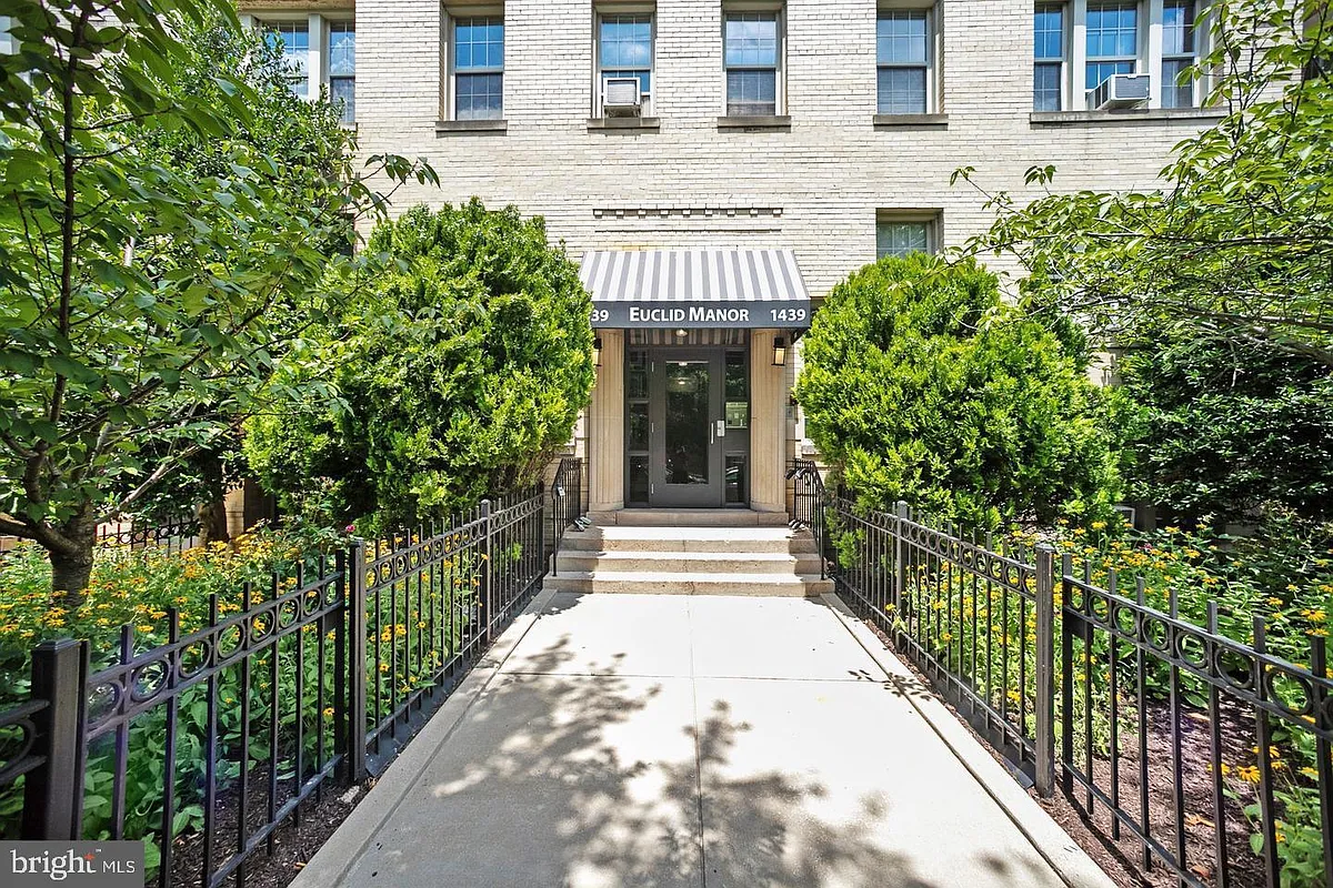 Building Photo - 1439 Euclid St NW #206
