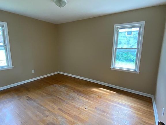 3rd image of 8852 Mettetal St