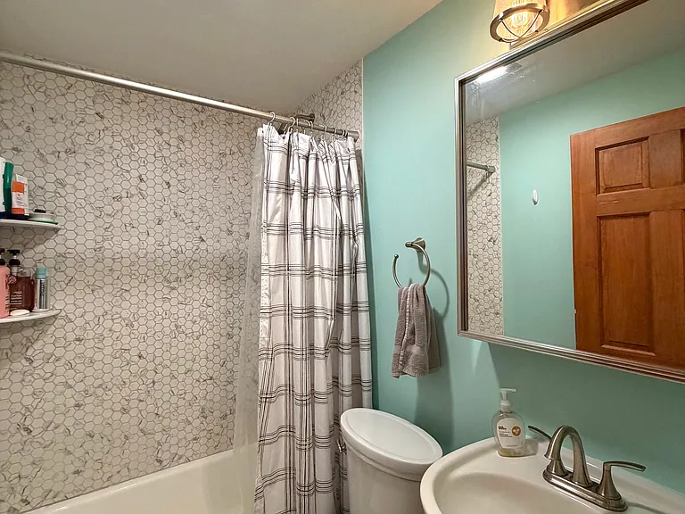 81 Munroe St — Photo 18