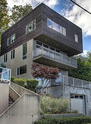 2nd image of 2537 Boyer Ave E
