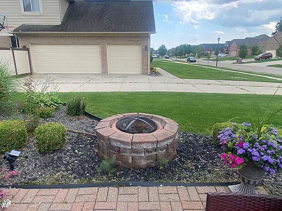 4th image of 32129 BONDIE Drive