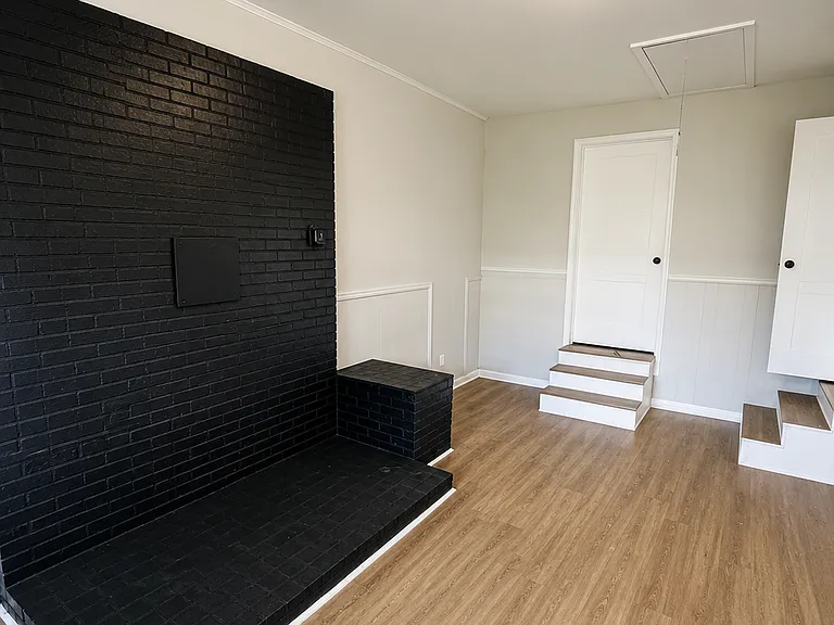 131 Fairway Dr — Photo 2