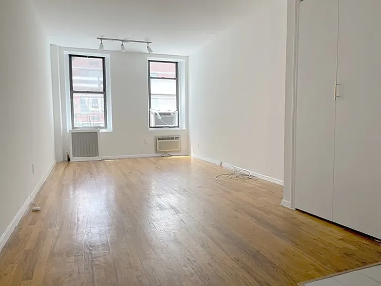 231 W 19th St #12 — Photo 1