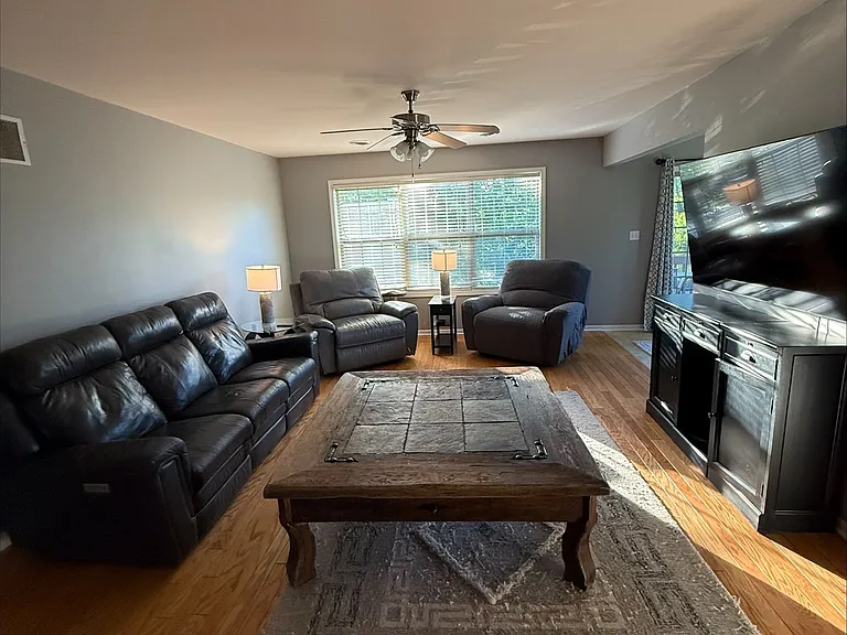 938 Veterans Ln — Photo 4