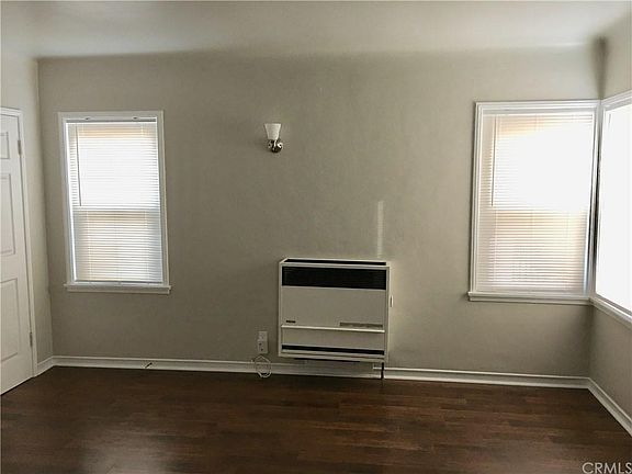 Another photo of living room.