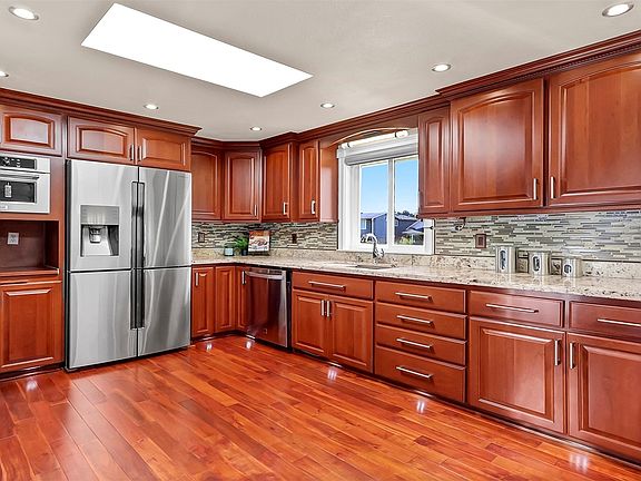 5th image of 320 Bowlin Avenue NE