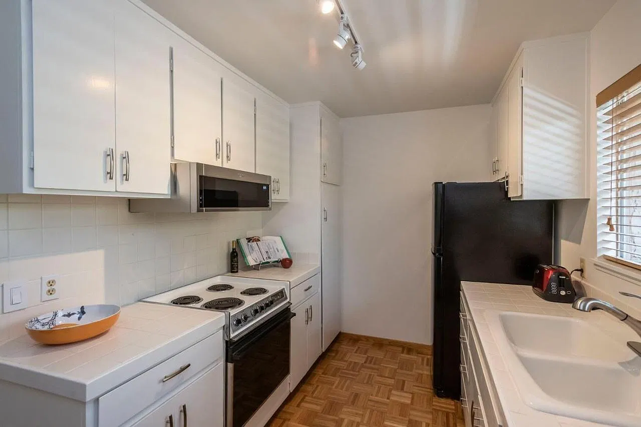 1 bed, 739 sqft, $3,450 — Photo 2