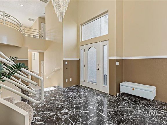 4th image of 808 Augusta Dr