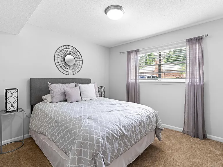 Royal Park — Photo 7