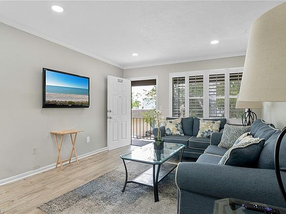 3rd image of 1047 Hartley AVE #208