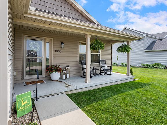 3rd image of 3005 Applewood Dr