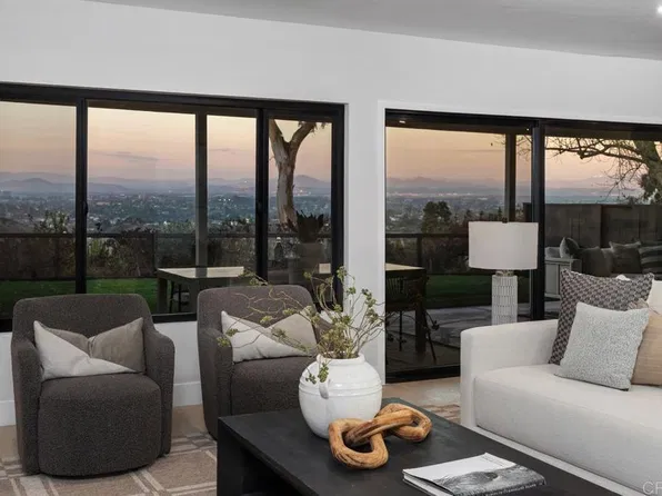 5877 Soledad Mountain Rd, La Jolla, CA 92037