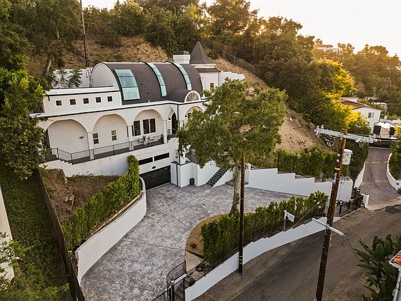 3rd image of 3637 Avenida Del Sol