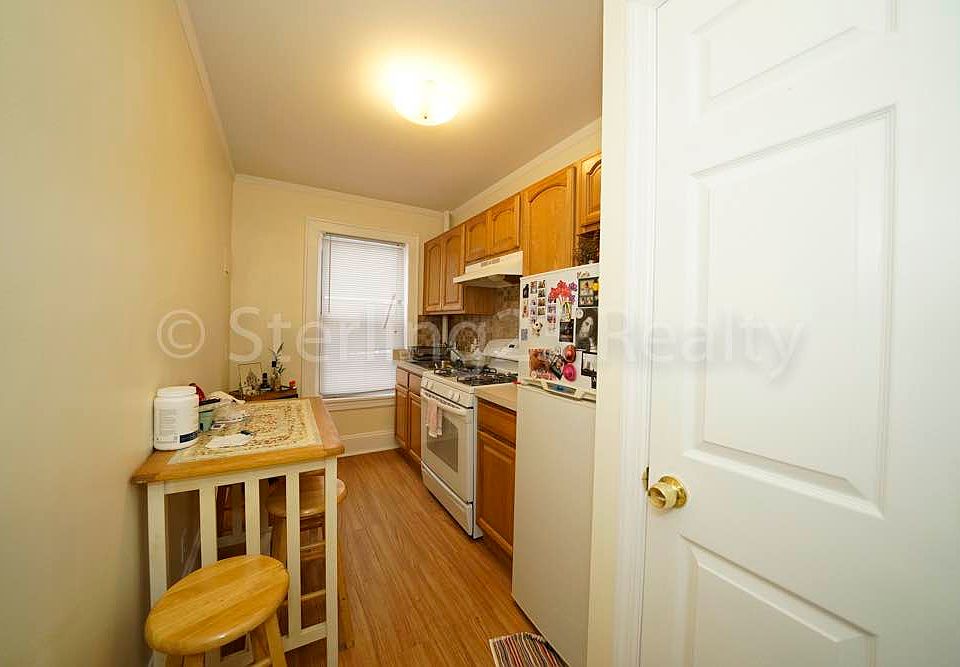2nd image of 22-33 24th St #2F