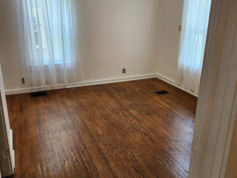 1049 School St — Photo 14