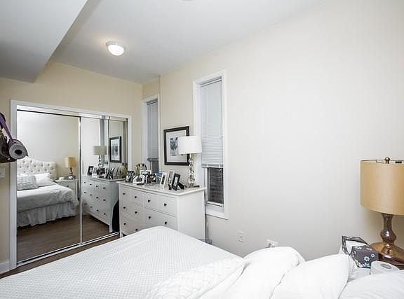 2nd image of 2039 N Winchester Ave #Ch2c