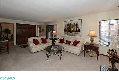 3rd image of 143 Saint Julien St