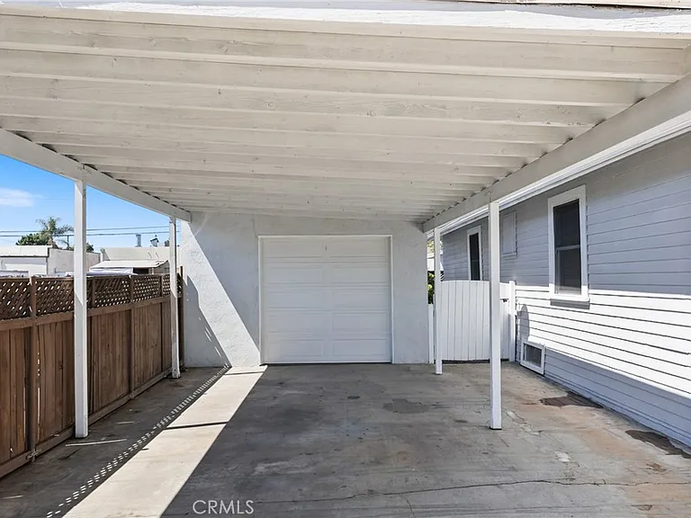 15329 S Paramount Blvd — Photo 4