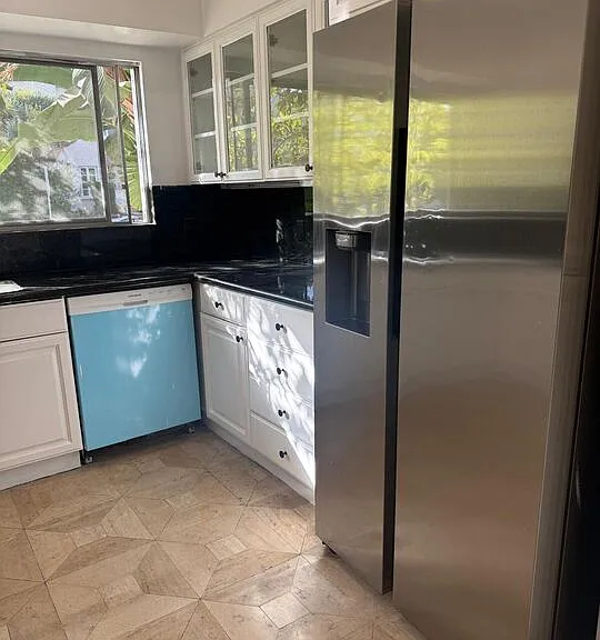 223 S Lasky Dr — Photo 12