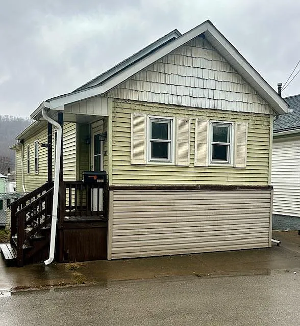 1017 Marshall Street photo 1