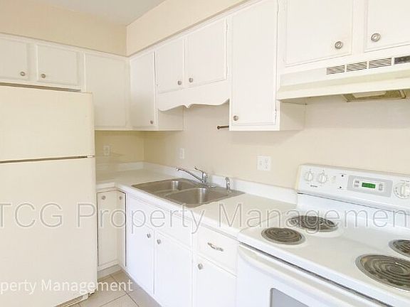 3rd image of 1449 Catherine St APT 8