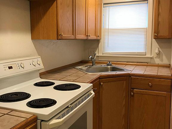 2nd image of 1315 N Dewey St APT 2