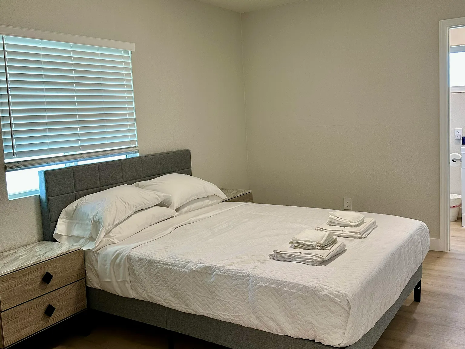 4 bed, 1444 sqft, $5,950 — Photo 3