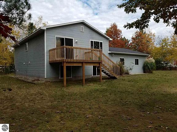 3rd image of 10457 Betsie Creek Dr
