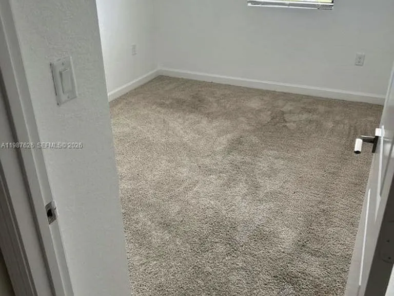 803 SW 11th Way — Photo 7