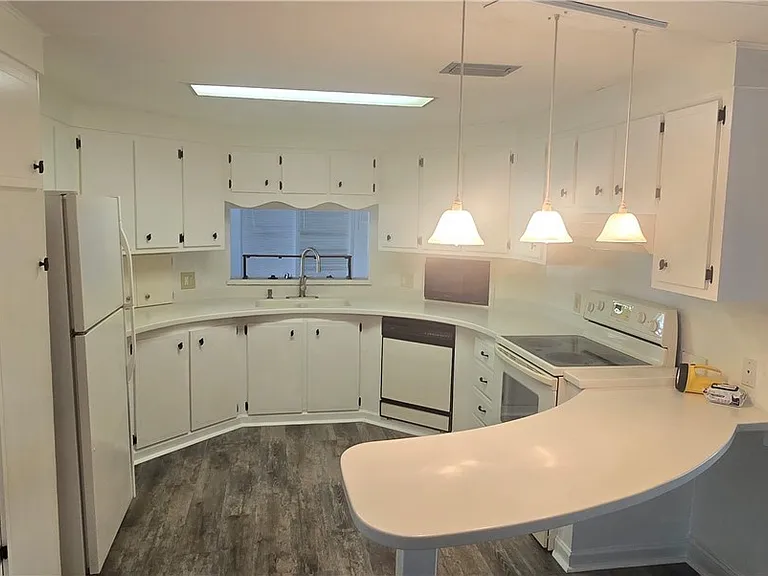 612 Pine Grove Ct — Photo 9