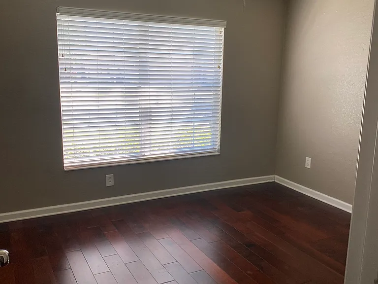 5547 SW 39th St — Photo 7