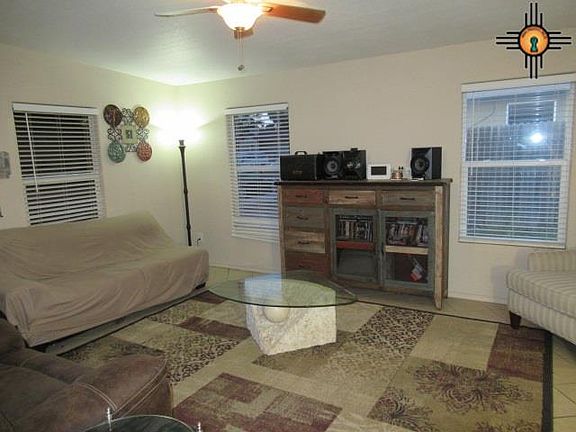 3rd image of 5918 N La Mesa St