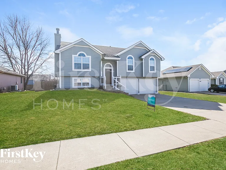 1603 Roberta Dr — Photo 3