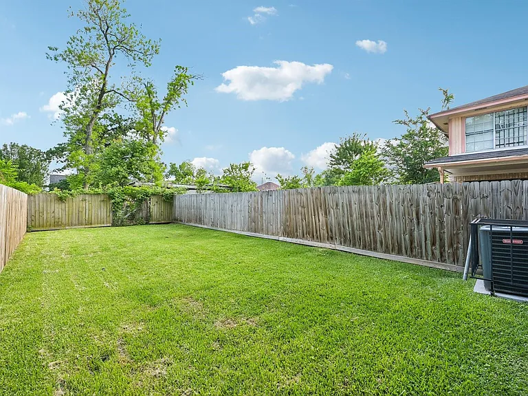 210 Garrotsville St — Photo 32