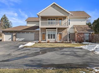 18825 Madeline Ln, Brookfield, WI 53045