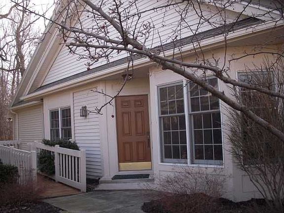 5th image of 39 Fairvale Dr