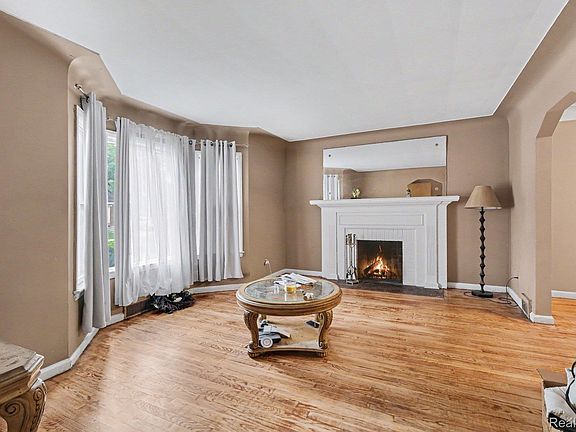 5th image of 17333 Mansfield St