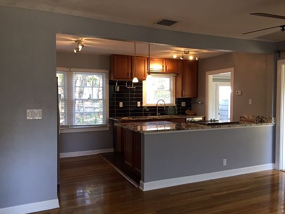 4th image of 912 Palm Dr