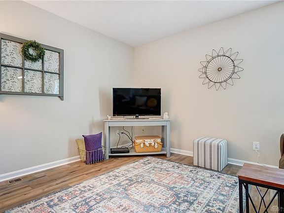 5th image of 1320 Foxglen Cir