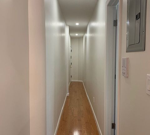 4th image of 210 Thompson St APT 6DN