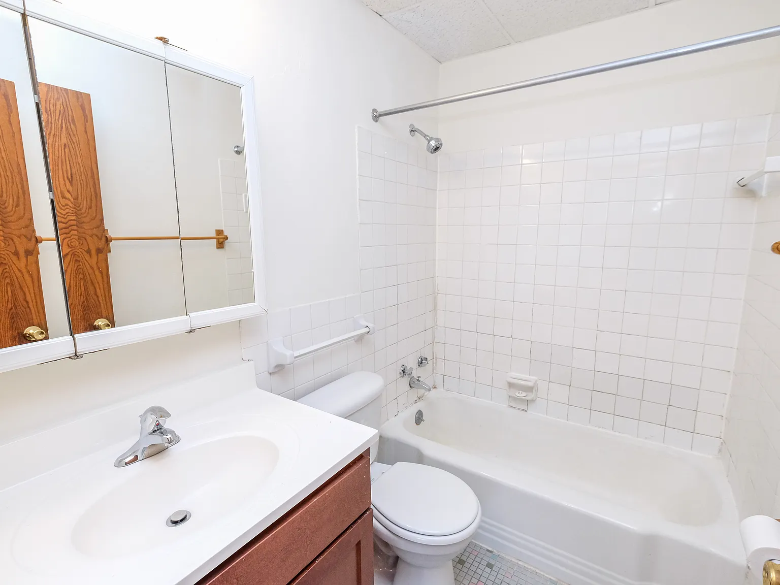 Emerson Apartments | 2537 — Photo 2
