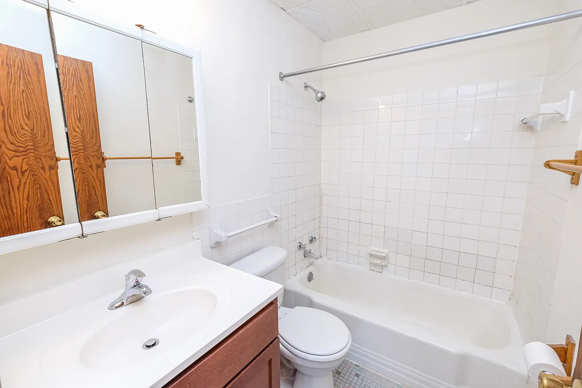 Building Photo - Emerson Apartments | 2537