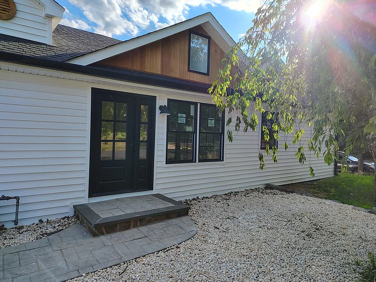 14 East Ave — Photo 1