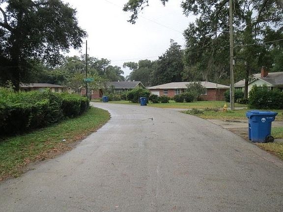 3rd image of 5223 Magnolia Cir N