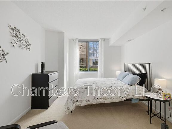 5th image of 851 N Glebe Rd APT 219