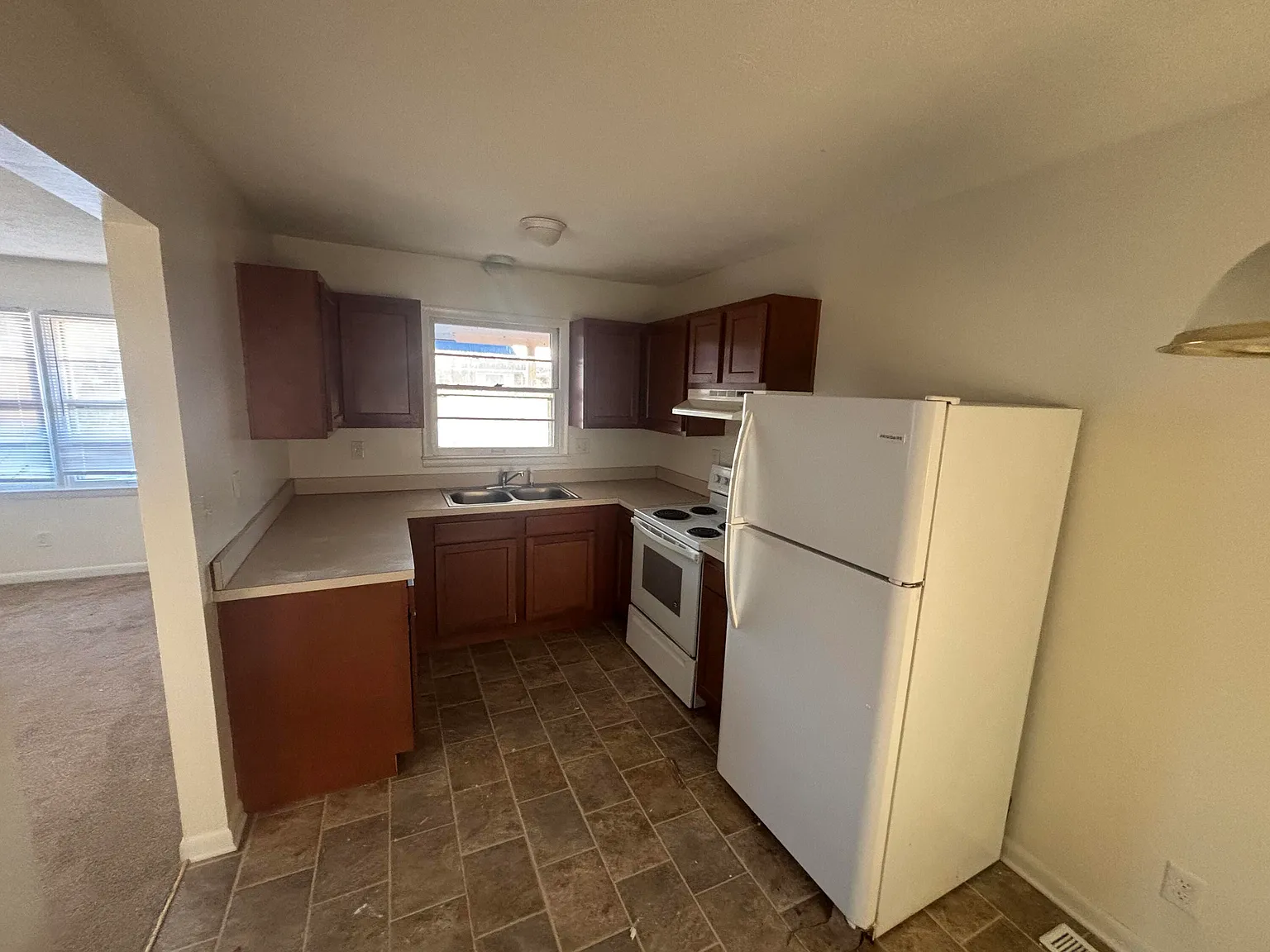 2 bed, 1.0 bath, 774 sqft, $995 — Photo 3